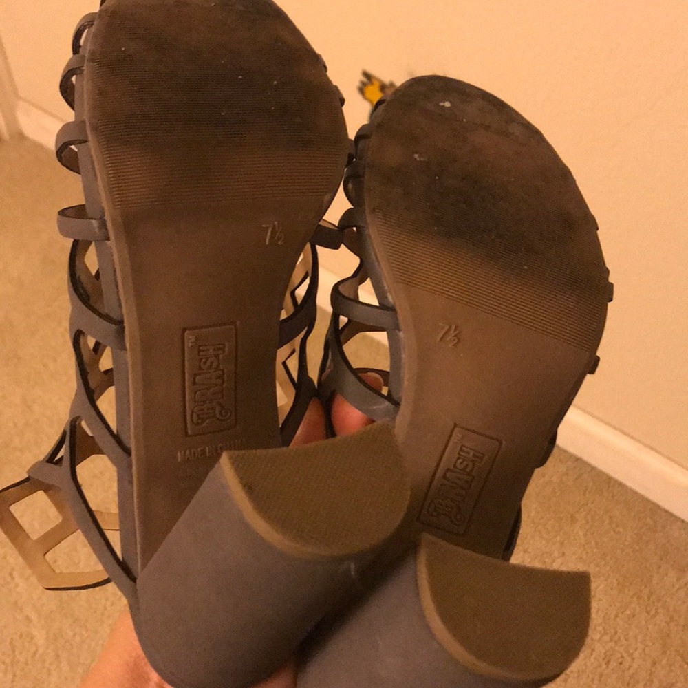 Gray heels sandal - Picture 3 of 4